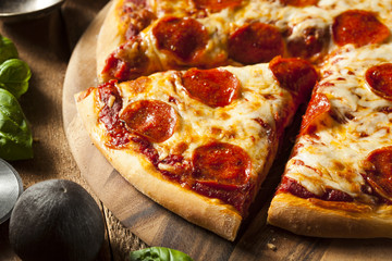 Hot Homemade Pepperoni Pizza - obrazy, fototapety, plakaty