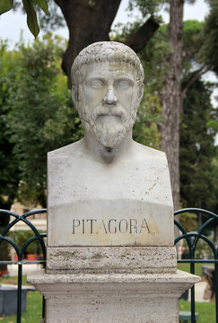 Buste de Pythagore dans la parc Pincio à Rome