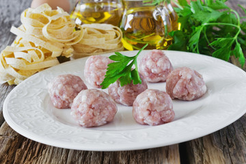  balls of minced meat