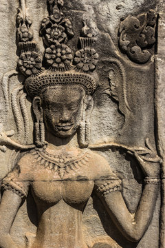 apsara stone carving on angkor wat