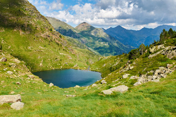 Fototapeta na wymiar Estany Primer. Tristaina Lakes (Estanis de Tristaina). Andorra