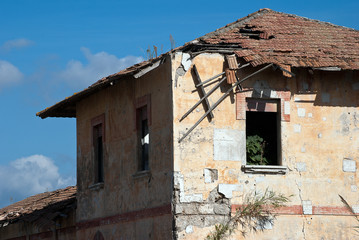 Ruin house