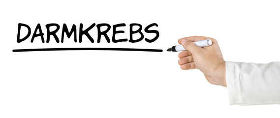 Hand mit Stift schreibt Darmkrebs