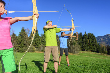 Beim Bogenschießen