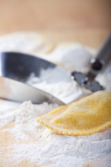 Closeup frische rohe Ravioli Pasta