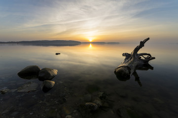 zachód słońca nad morską plażą © Mike Mareen