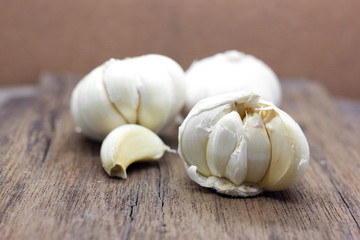 Organic garlic whole and cloves