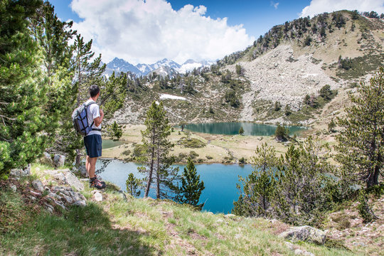 Randonneur dans le parc national des Pyr&eacute;n&eacute;es
