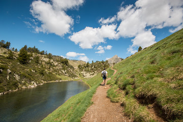 Obraz premium Randonneurs, réserve de Néouvielle, Pyrénées
