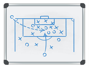 football tactic on whiteboard © dejanpo