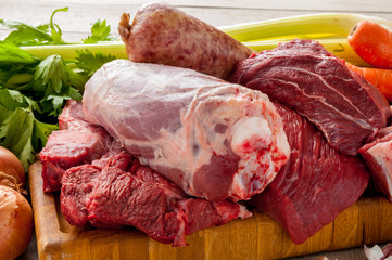 Tagli, carne, bovina, suina, cruda, rossa, appoggiati, tagliere,