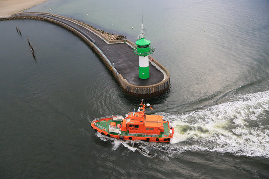 Lotsenboot vor Kai