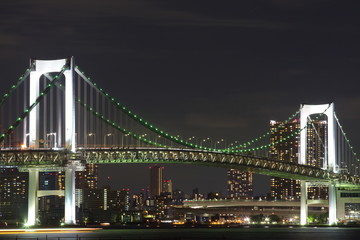 Fototapeta na wymiar Tokyo rainbow bridge and Tokyo city view at night time