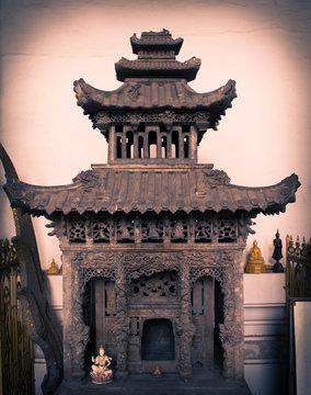 dilapidated little achitech