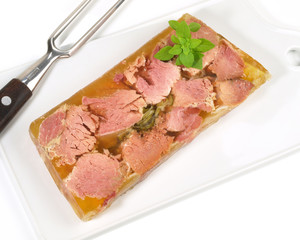 Fleisch in Aspik