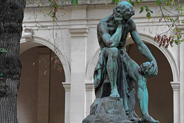 Obraz premium Statue dans le parc du Musée des Beaux-Arts