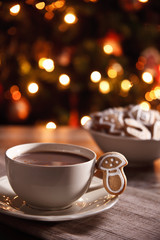 Obraz premium Hot chocolate with homemade gingerbread