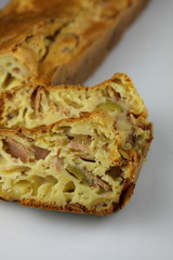 Cake salé,au jambon et aux olives