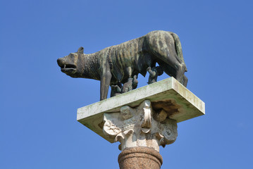 Romulus and Remus statue in Pisa, Italy