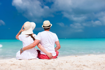 Fototapeta na wymiar Couple at tropical beach