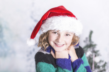 Kleiner Weihnachtsengel mit Plüschmütze