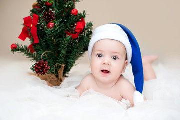Obraz na płótnie Canvas christmas cute baby boy/girl on red soft plaid