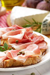 Grilled country bread with ham and capers