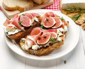 Bruschetta with  smoked ham, blue cheese and fresh figs