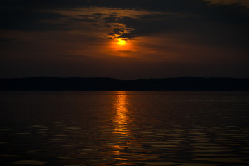 Naklejka premium Sunset reflection in water.