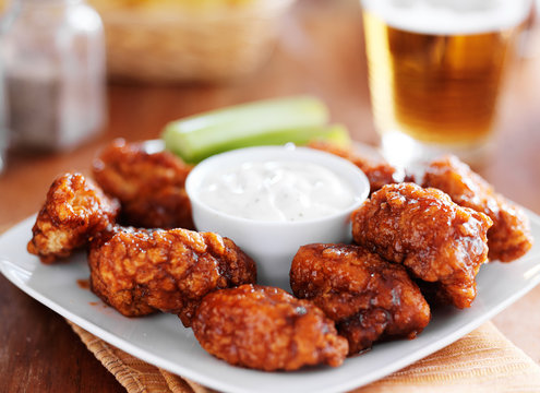 boneless buffalo bbq chicken wngs with ranch sauce and beer