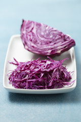 Obraz premium Shredded red cabbage on white plate