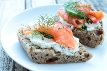 Bread with smoked salmon and cheese