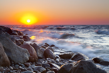 Panele Szklane  Kamienista plaża o zachodzie słońca - Rozewie, Polska, długa ekspozycja