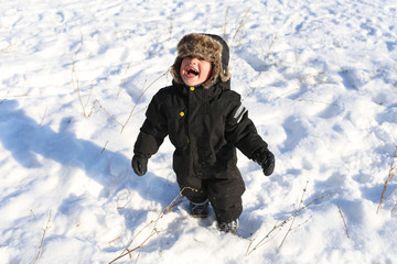 Fototapeta na wymiar smiling toddler walking in winter