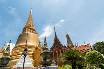 Fototapeta premium Bangkok kings palace ancient temple golden Chedi in thailand.
