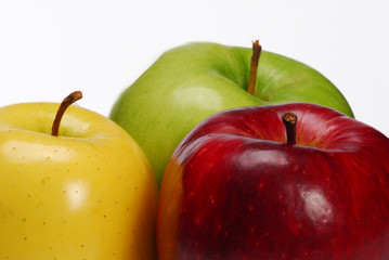 Las tres manzanas de colores.