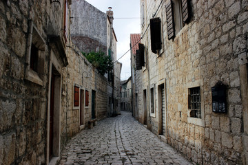 Fototapeta na wymiar Street of the old town Hvar in Croatia