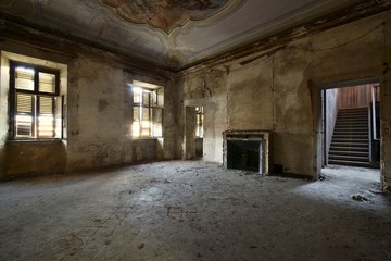 Fototapeta na wymiar Abandoned frescoed room