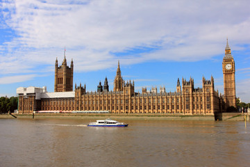 Fototapeta na wymiar big ben, houses of parliament and ferry, london