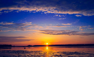Fototapeta premium Amazing sunset over lake