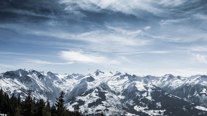 Fototapeta na wymiar Beautiful mountain ski landscape with Kitzsteinhorn in the backg