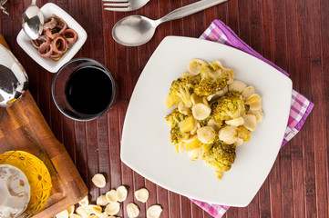 Pasta orecchiette con broccoletti nel piatto