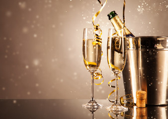 Glasses of champagne © Jag_cz