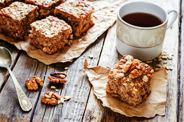 oatmeal cake with dates and walnuts