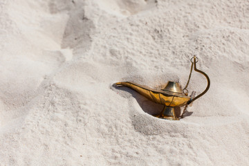 Rest in Paradise - Malediven - Aladdins Wunderlampe im Sand
