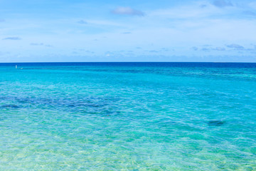 Fototapeta na wymiar Rest in Paradise - Malediven - Blick von der Insel ins Meer