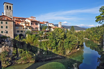 Fototapeta na wymiar Cividale del Friuli e il fiume Natisone
