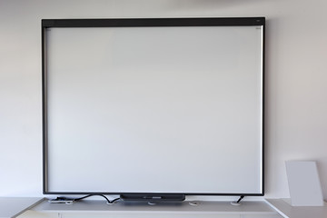 White board - projector screen