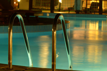 Swimming pool in the evening - 72222524