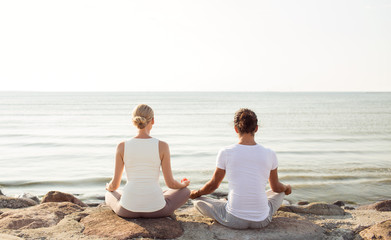 Fototapeta premium couple making yoga exercises outdoors